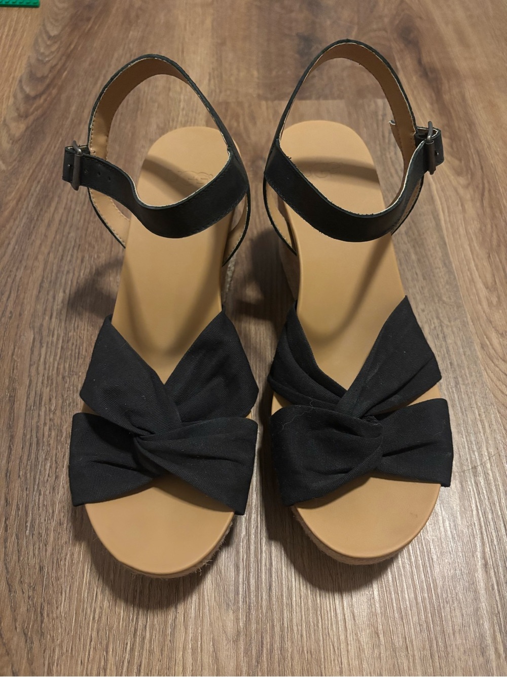 Women’s Ugg Joslyn wedge sandal in black size 9